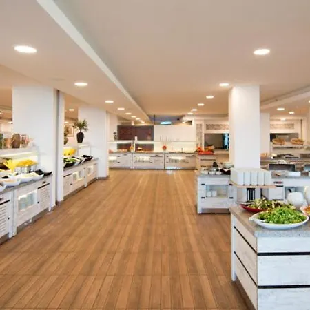 Corina Family Fun Club By Kispet Hm Hotell 3*