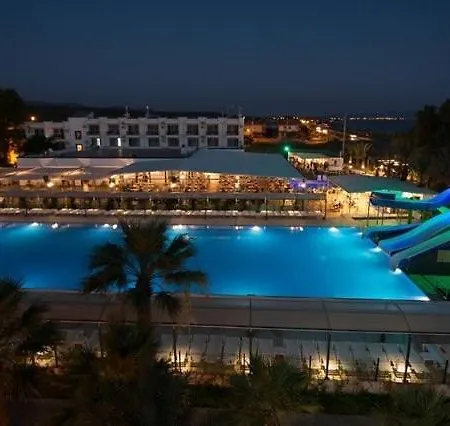 Corina Family Fun Club By Kispet Hm Hotell Ayvalı